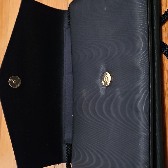 Carla Marchi Black Clutch Bag, gold & pearlescent jewel on front, snap closure - Picture 5 of 7